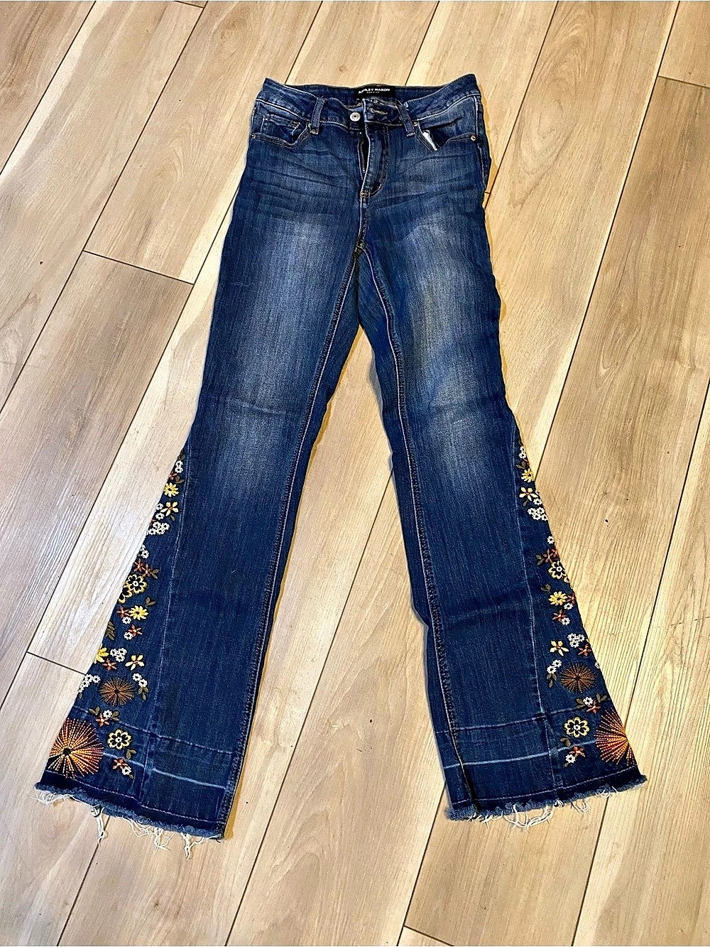 Ashley Mason Premium Floral Embroidered Flare Jeans Blue Waist 5/27